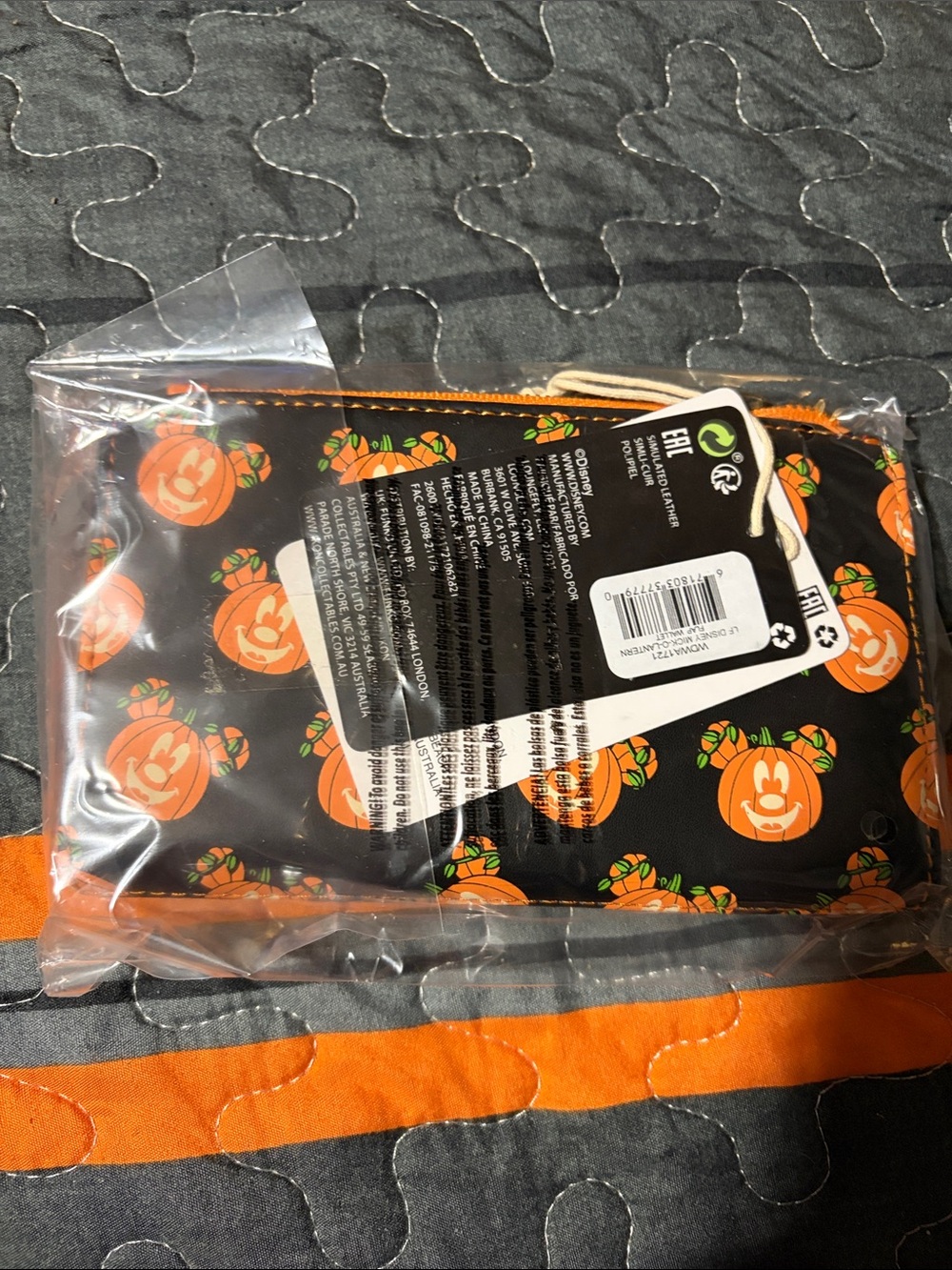 Loungefly Black & Orange Mickey Pumpkin Zip Wallet - Picture 2 of 2